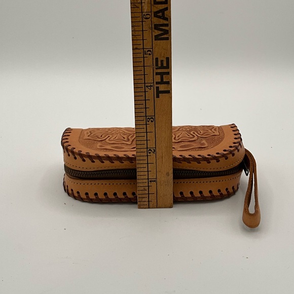Vtg Cowhide Tooled Leather Coin Purse Wallet handmade Floral Indian Head NH - Picture 5 of 8
